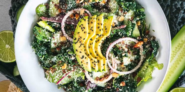 Kale Quinoa Crunch Salad
