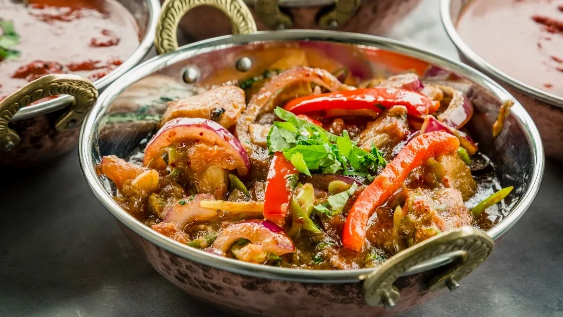 Chicken Karahi serveres med ris.