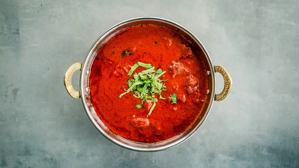 Chicken Tikka Masala serveres med ris