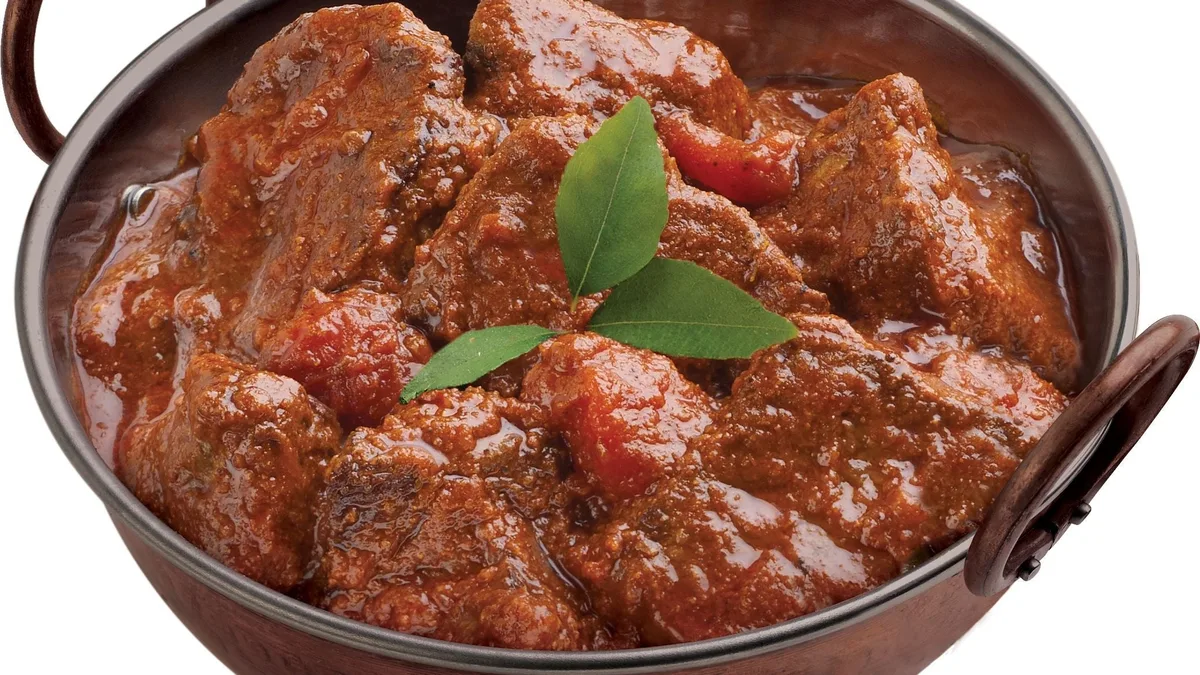 Chicken Vindaloo Serveres med ris.