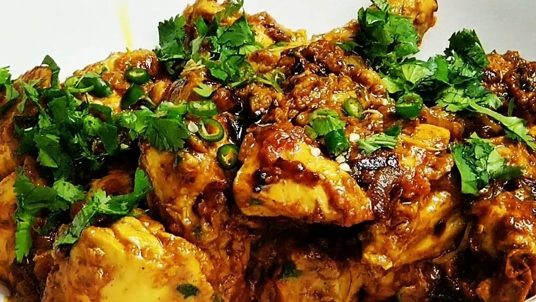 Lam Karahi serveres med ris.