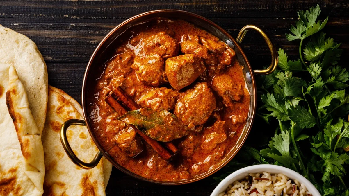 Lam Tikka Masala serveres med ris.