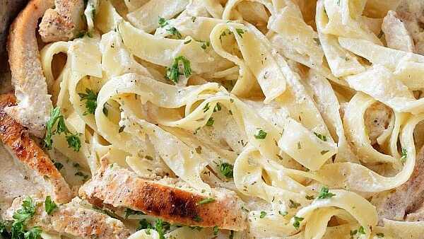 1/2 Tray of Chicken Alfredo