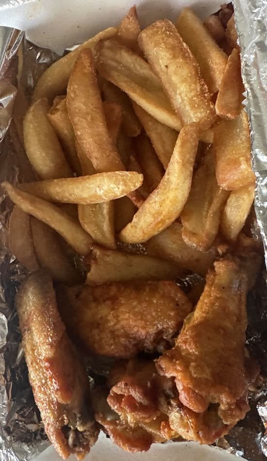 Kid's Chicken Wings with Fries