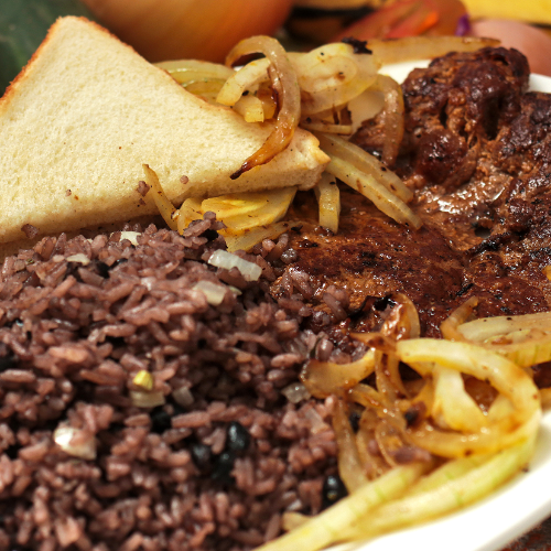 Gallo Pinto con Bistec