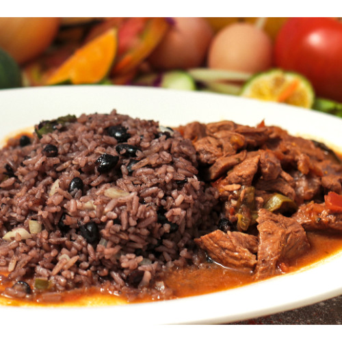 Gallo Pinto con Carne en Salsa