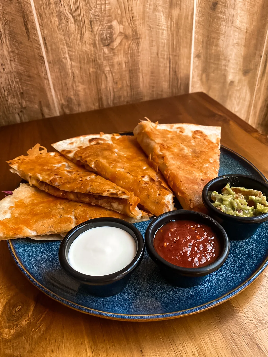GRANDE QUESADILLA BARBACOA+nakládaná cibule+Pico de Gallo+grilovaný sýr