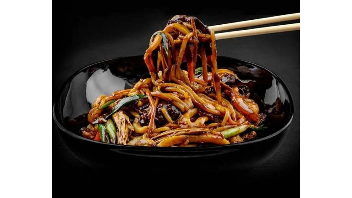 Noodles la wok cu legume