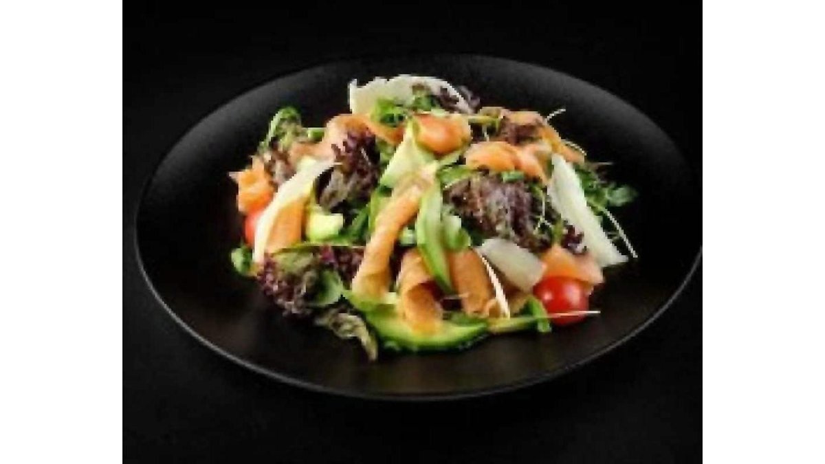 Salata cu somon si avocado