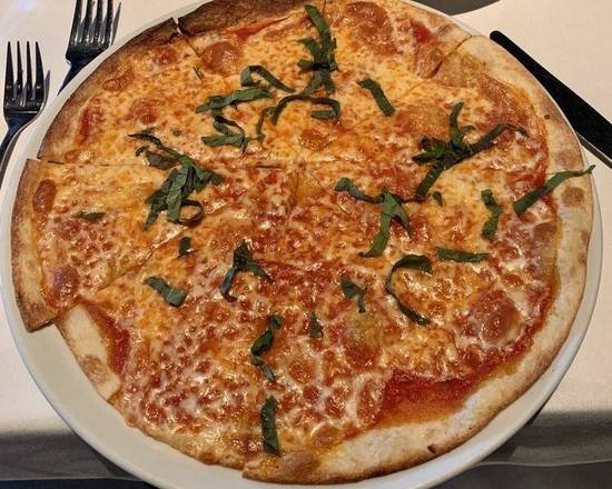 TOMATO, BASIL AND MOZZARELLA PIZZA