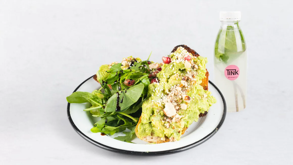 Avokado toast in domači sok 250 ml