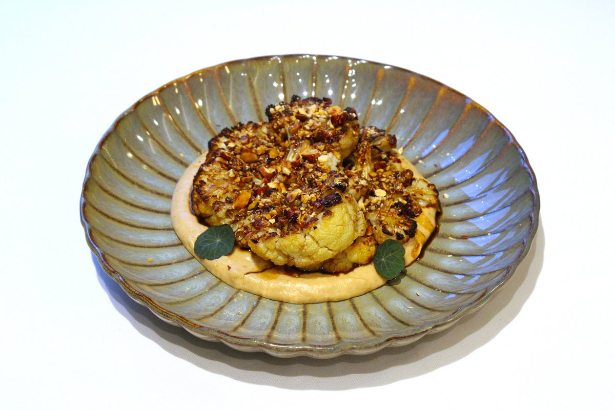 Karfiol steak, badem, krem od karfiola
