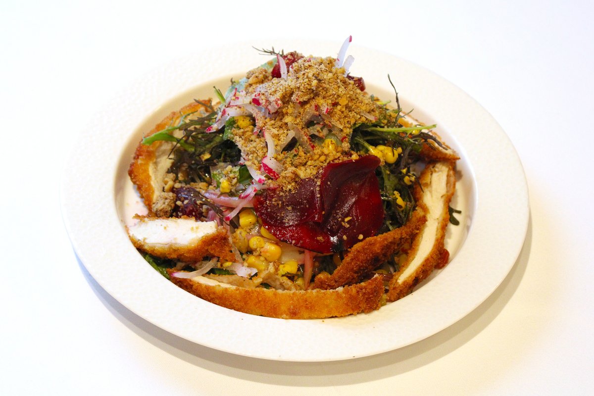 Salata sa hrskavom piletinom/ Salad with crispy chicken