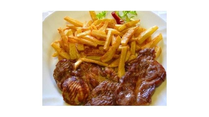 Ceafa de porc la grătar + Cartofi wedges cu usturoi și rozmarin