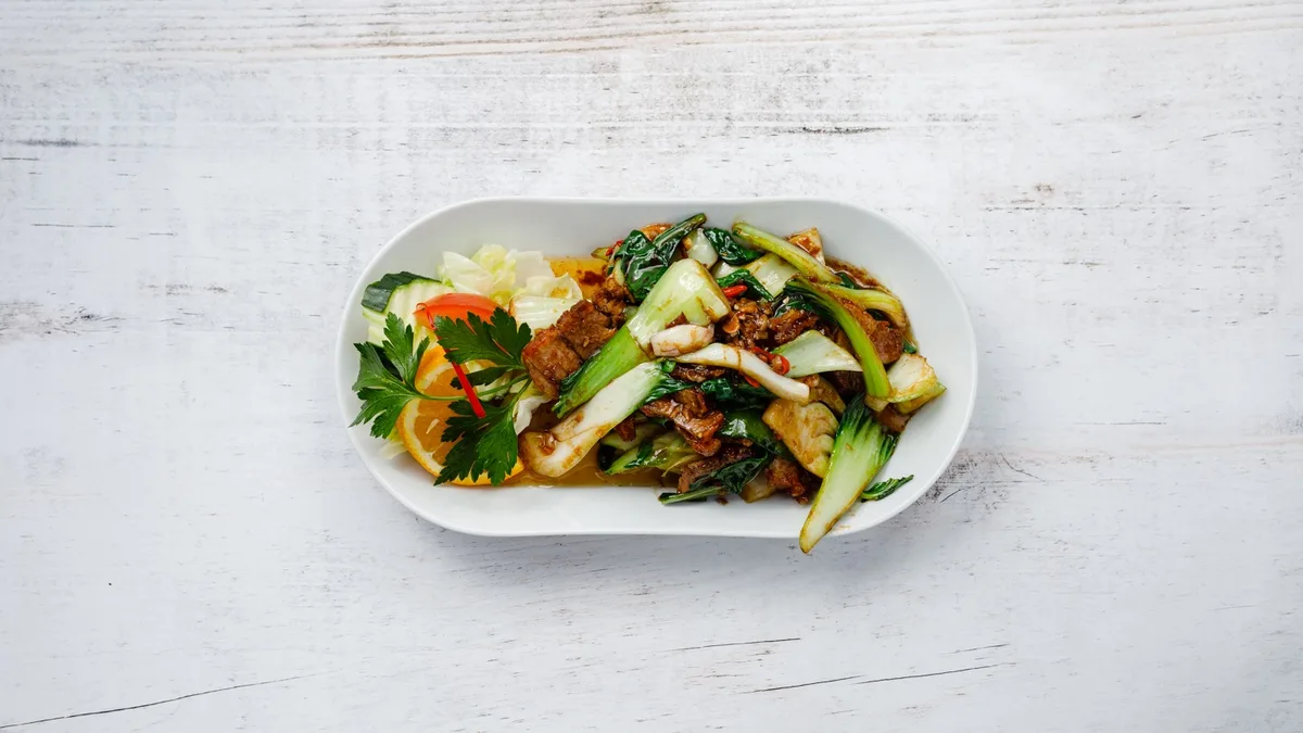 Nua Pad Kratihem Prik Thai