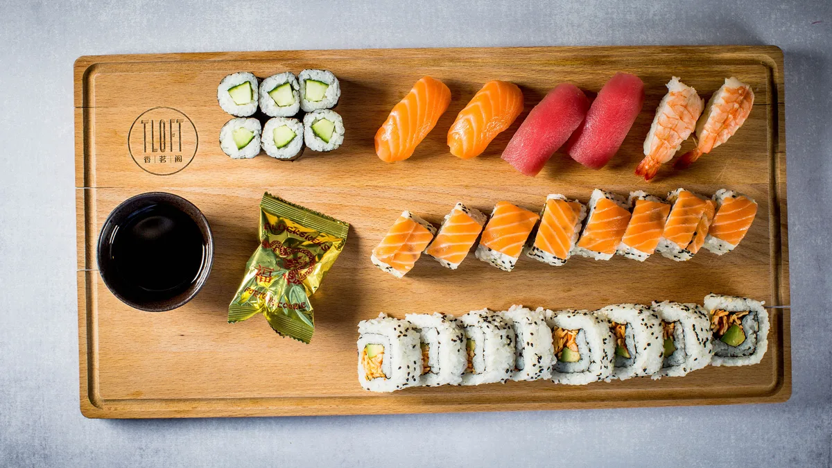 6 Nigiri + 22 Maki (vsebuje wasabi)