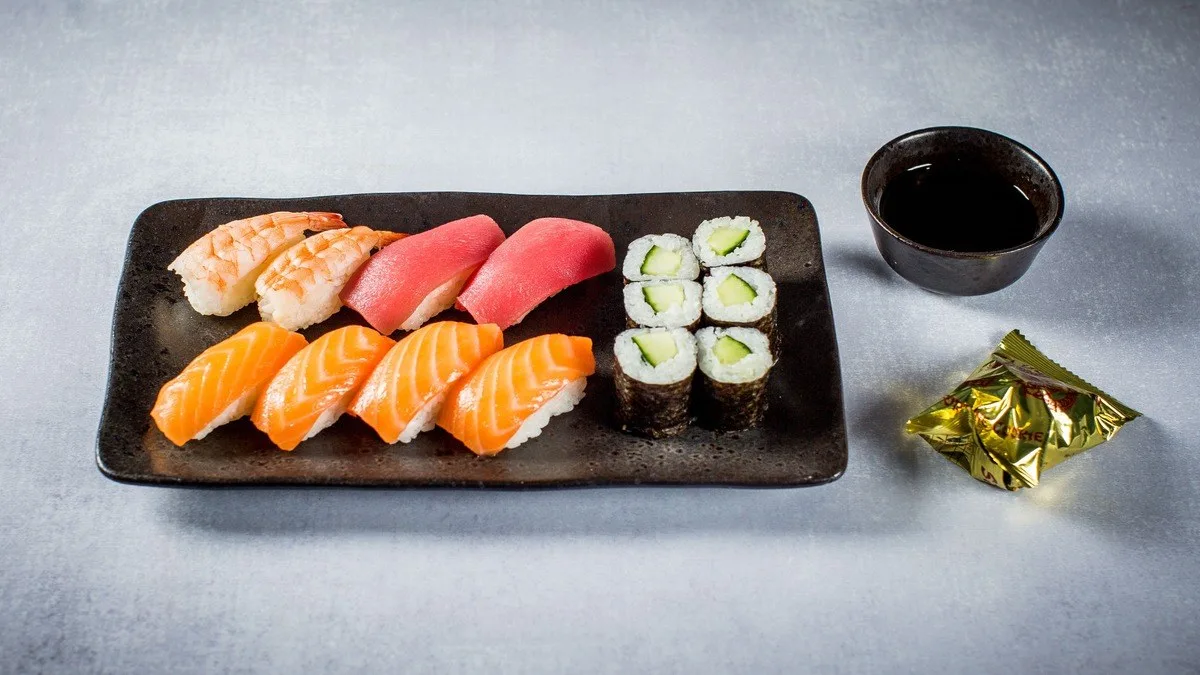 8 Nigiri + 6 Maki (vsebuje wasabi)