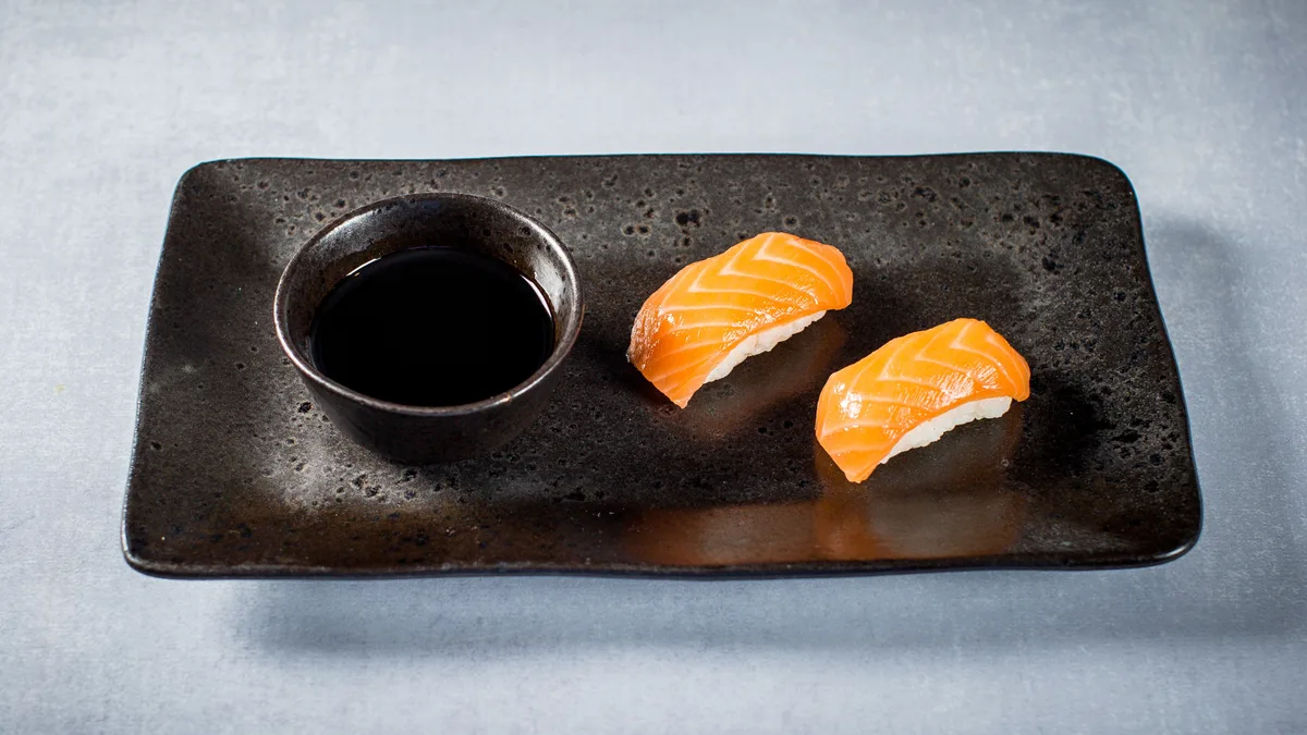 Nigiri Losos (2 kosa)