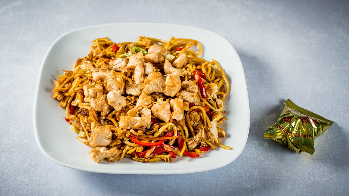 Pečeni ramen rezanci s piščancem
