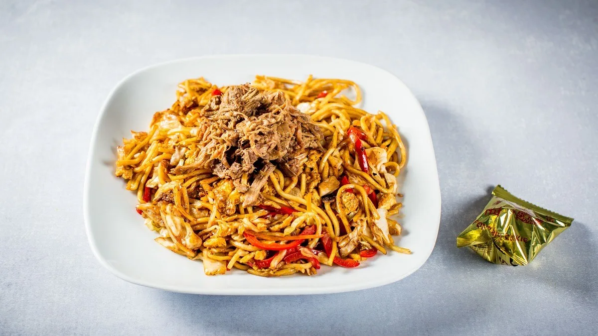 Pečeni ramen rezanci z govedino
