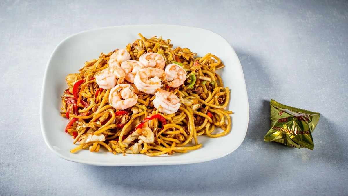 Pečeni ramen rezanci z rakci