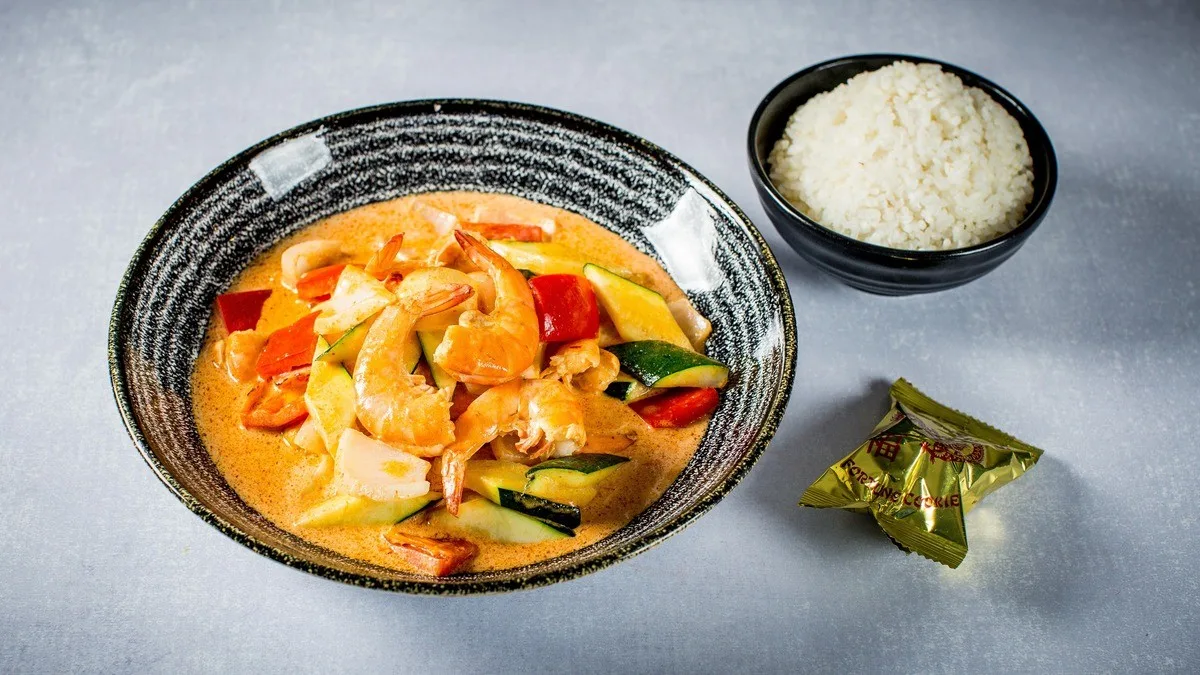 Rdeči tajski curry z raki