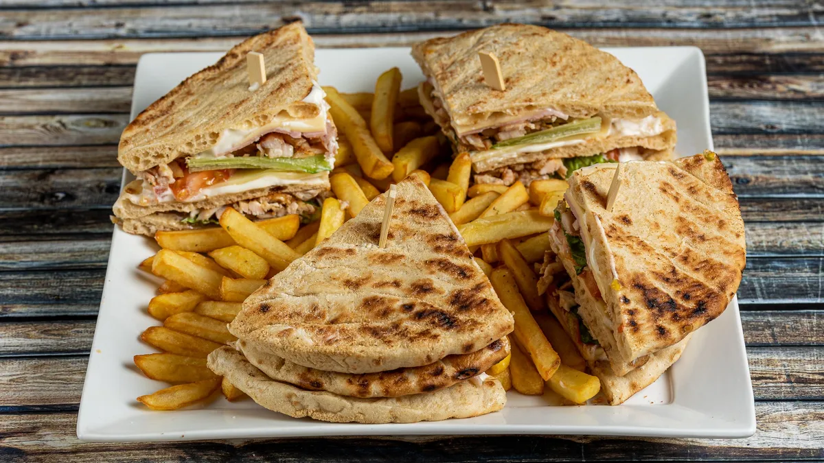 Pita Club με Κλασικό