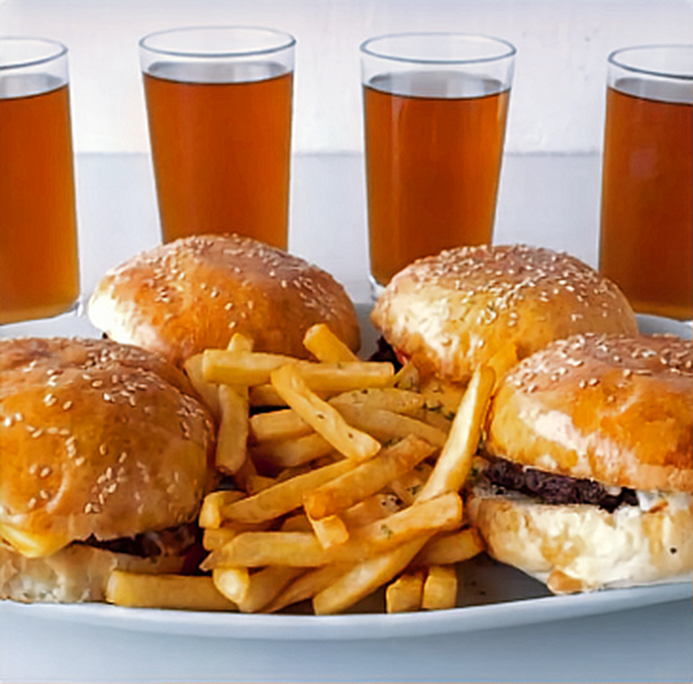 Combo Familiar:4cheeseburguer+1papa+4te
