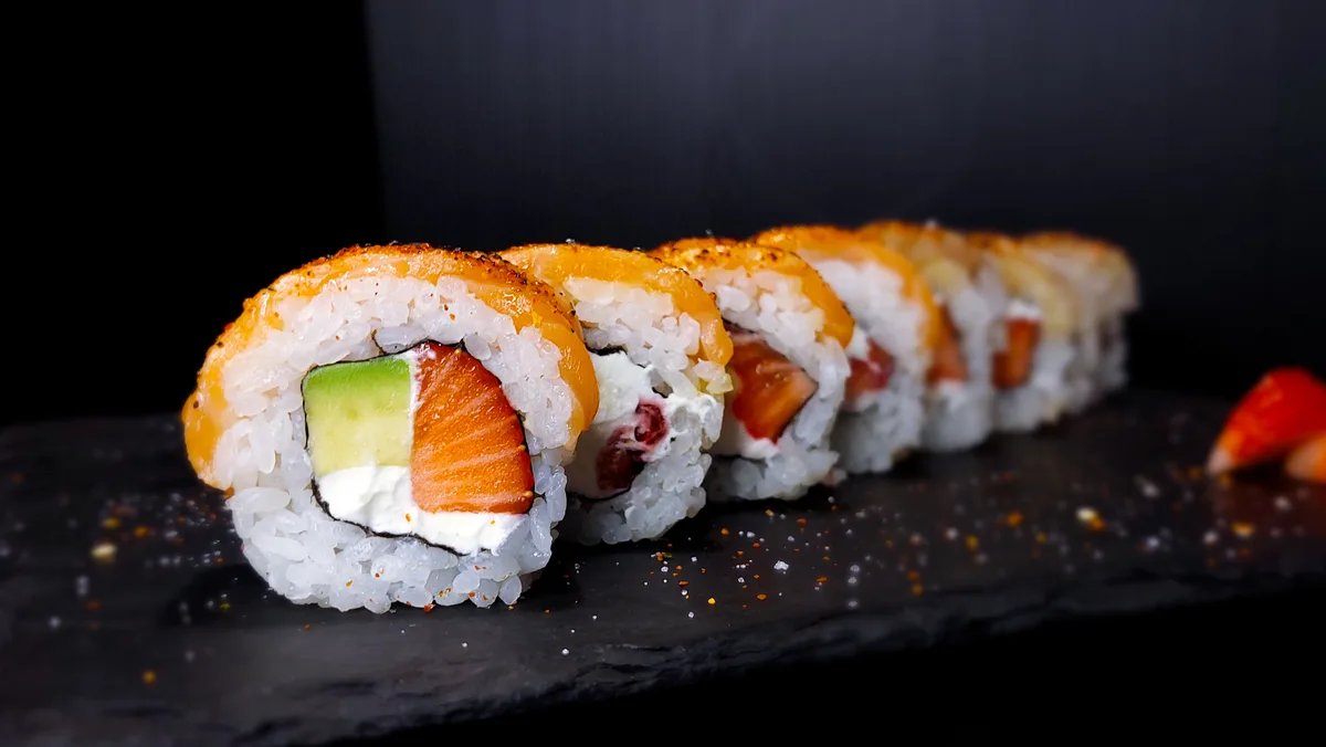 Ičigo Roll - avokado, losos and jagode