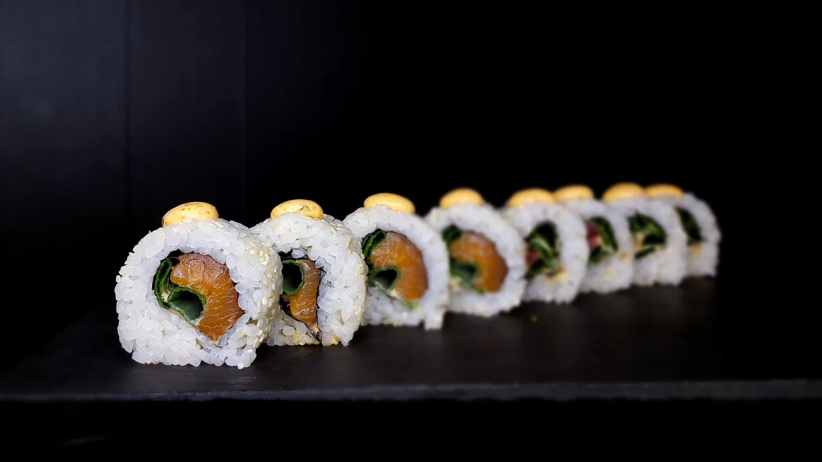 Spicy losos uramaki