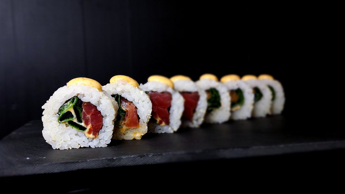 Spicy tuna uramaki
