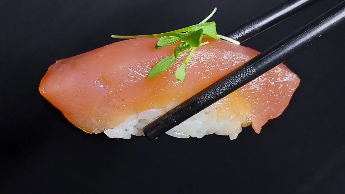 Tuna nigiri