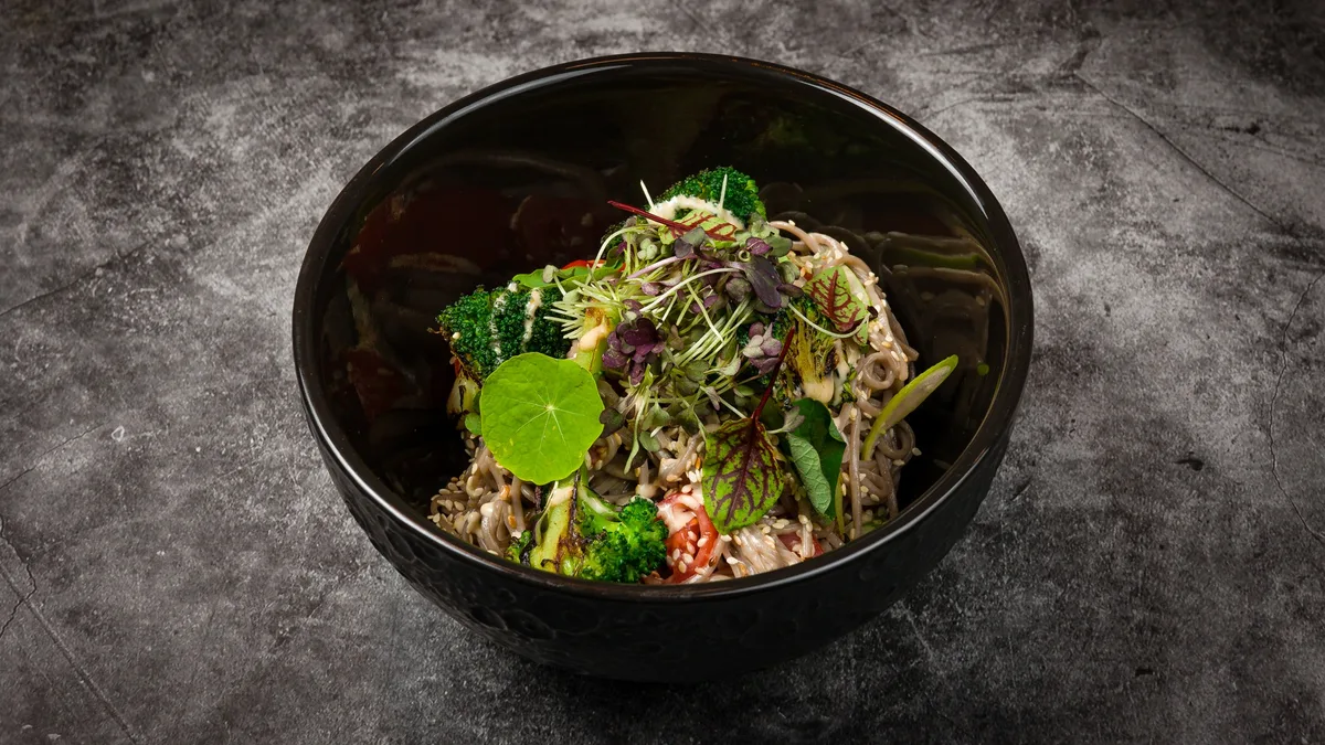 Σαλάτα Soba Noodles