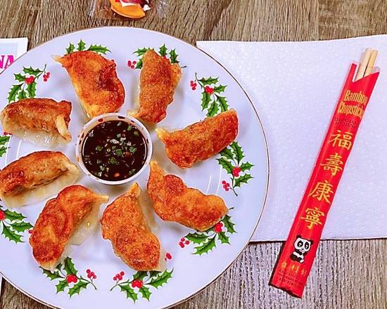 Fried Dumplings (8 pcs)