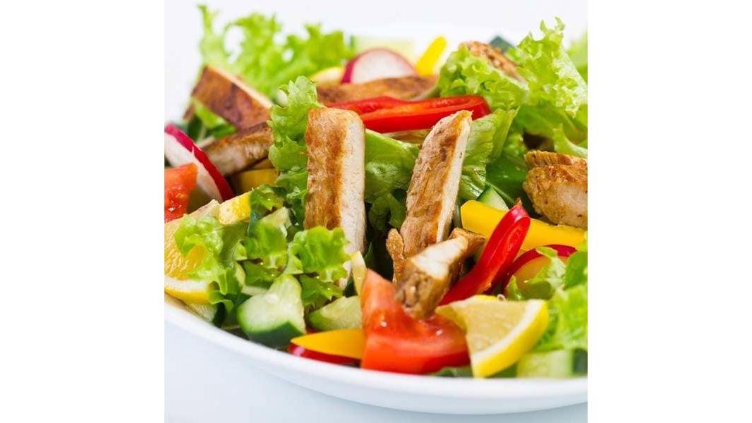 Salată cu Piept de Pui