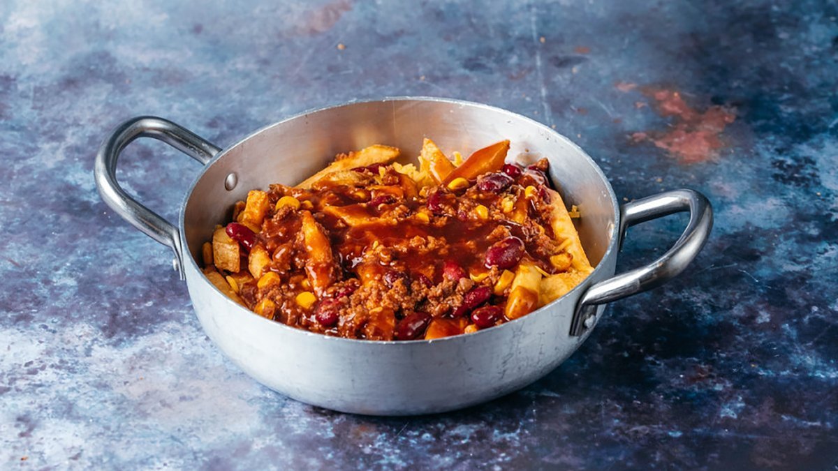 Chilli con carne pomfrit