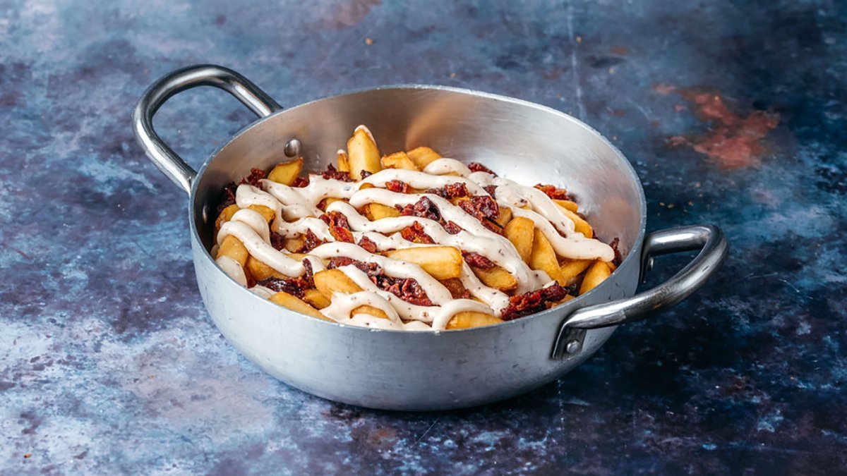 Pomfrit sa hrskavom slaninom