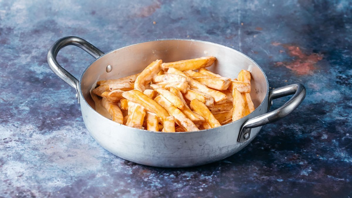 Pomfrit sa sirom