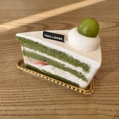 Green Tea Cream Cake Piece