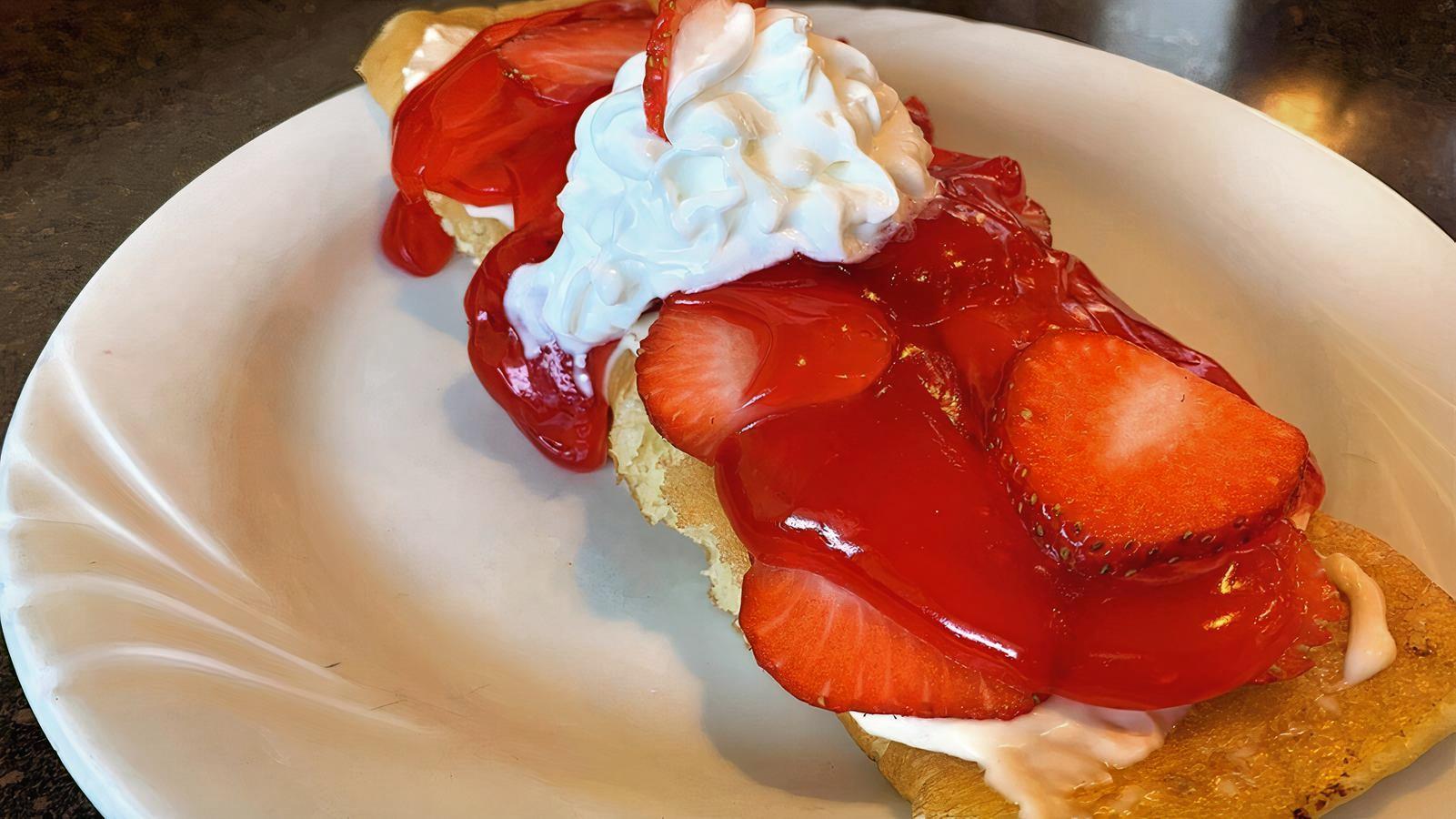 Strawberry Pancake-Roll