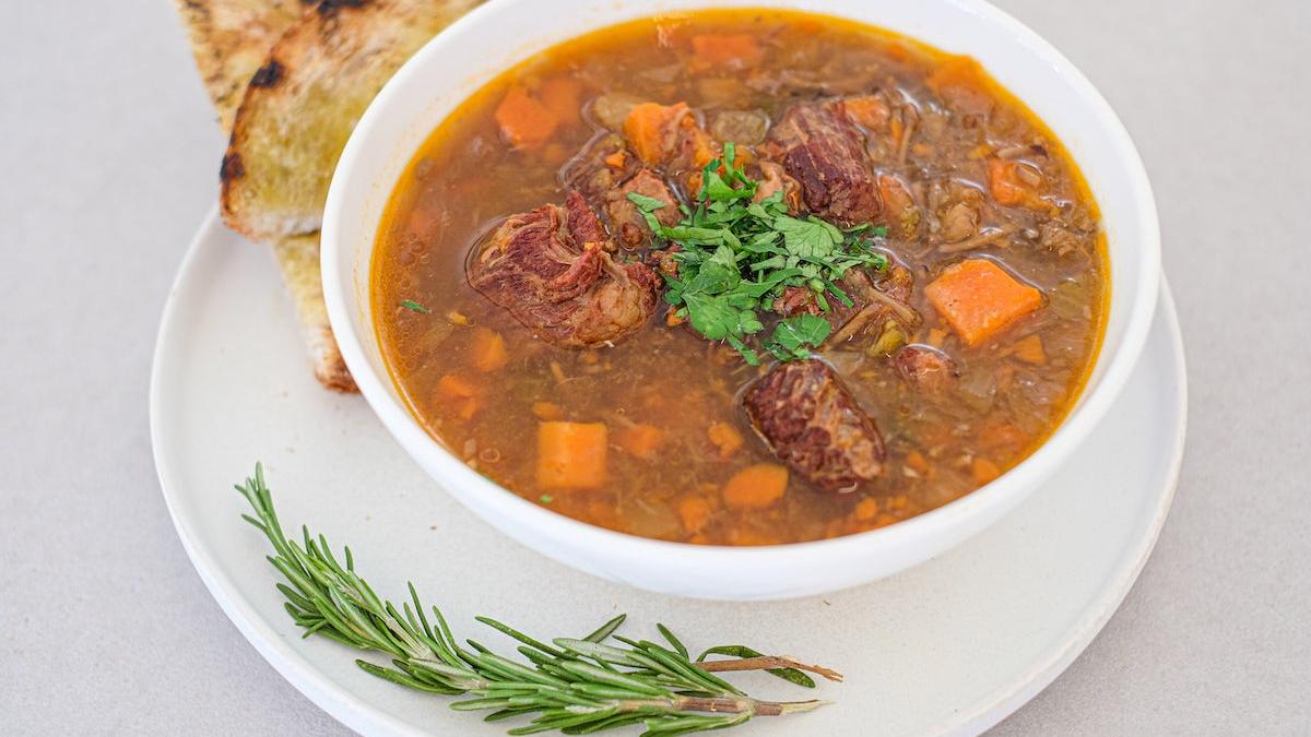 BRAISED BEEF + VEGGIE STEW (MEDIUM CUP)