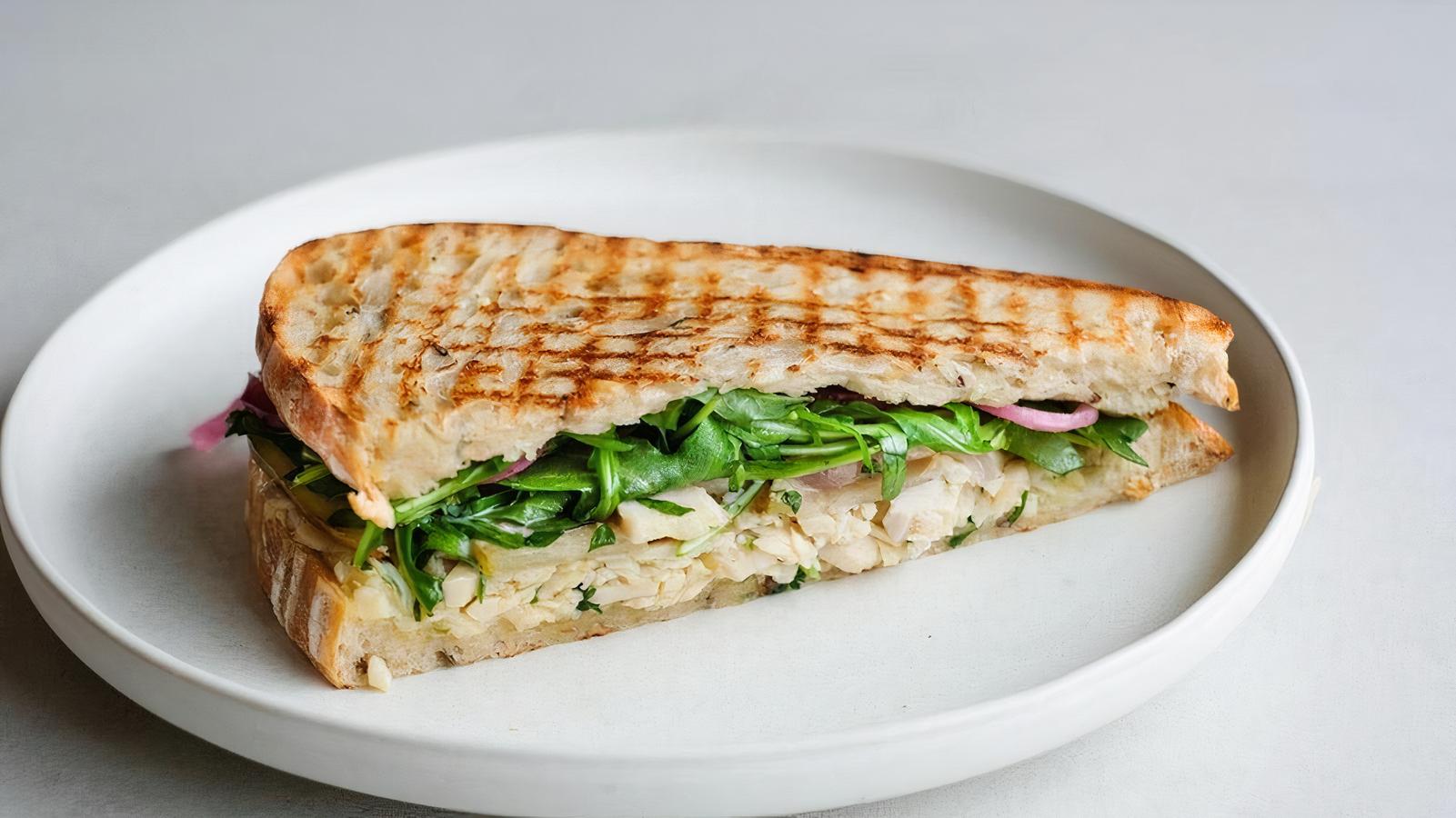 HALF ROAST CHICKEN SANDWICH (NF)