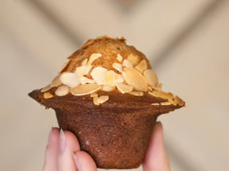 RASPBERRY ALMOND MUFFIN