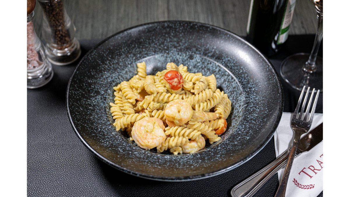 Fusilli creveți în sos de avocado