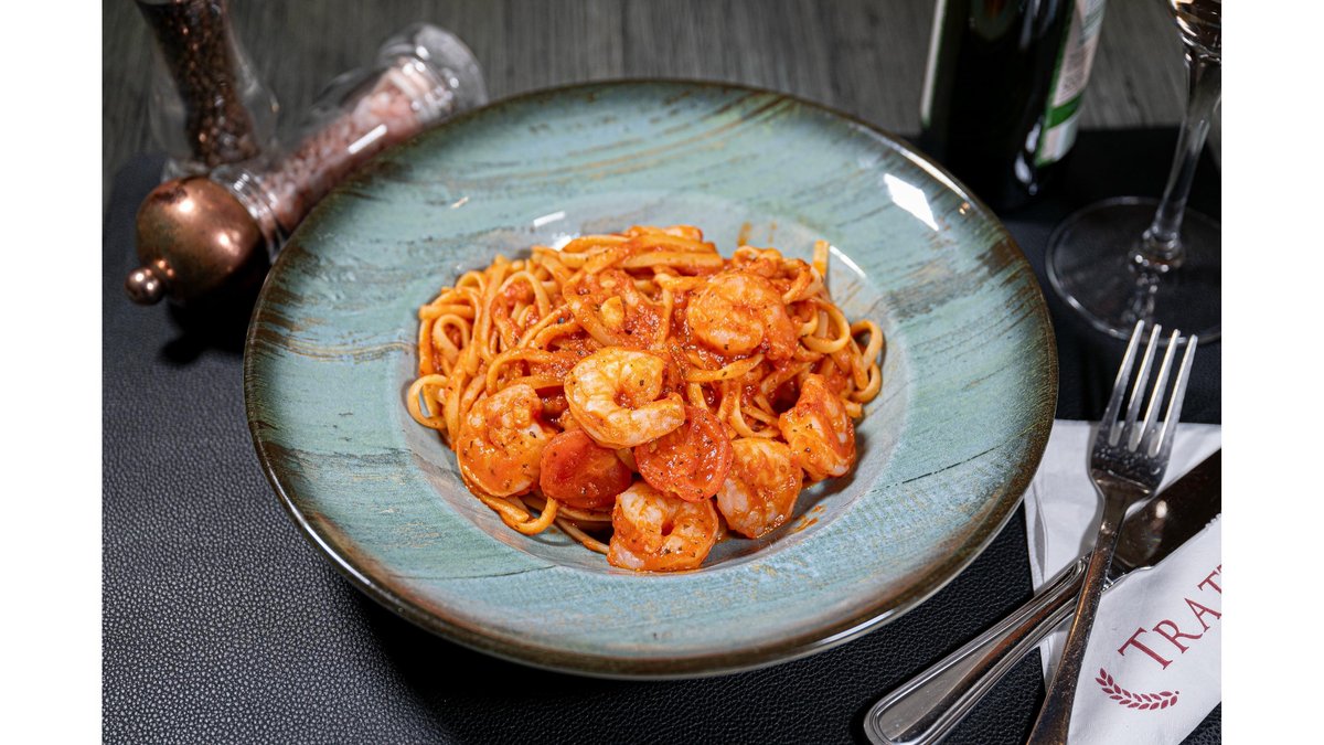 Linguini cu creveți în sos de roșii