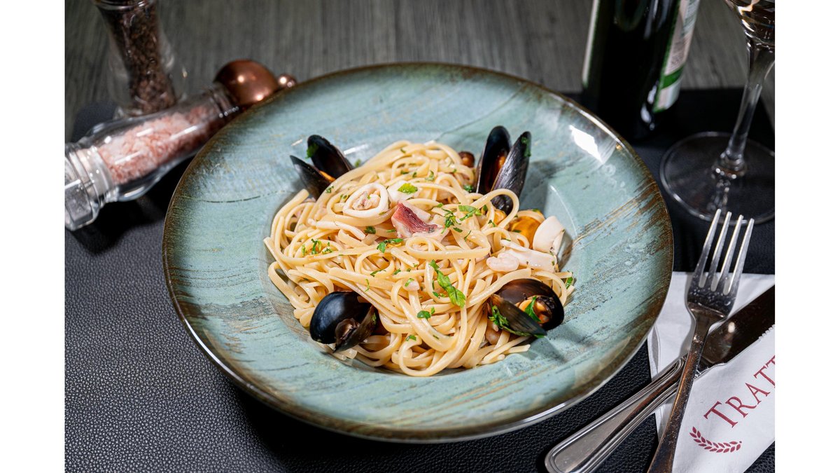 Linguini cu fructe de mare în sos de vin alb
