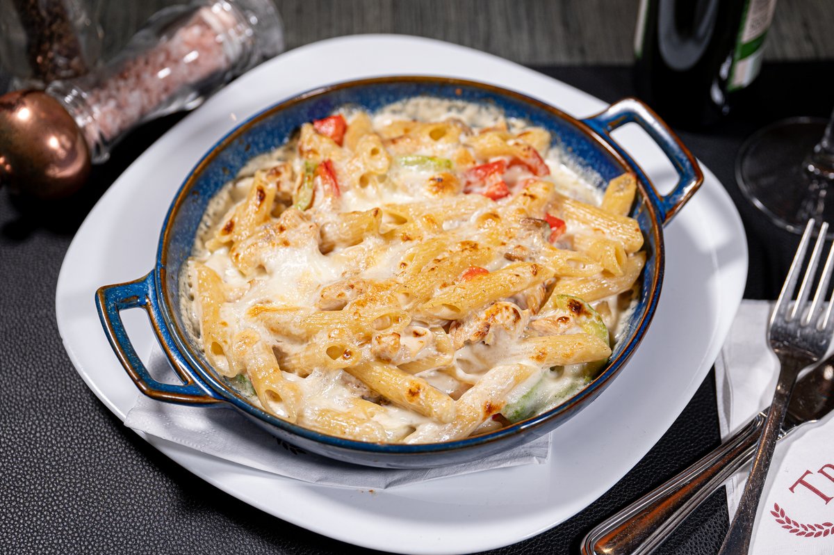 Penne cu pui și legume la cuptor