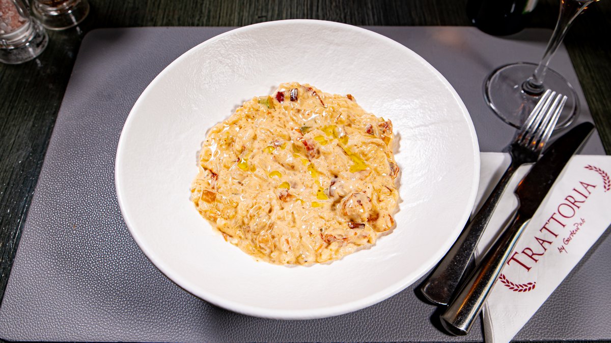 Risotto cu piept de curcan, roșii uscate și ulei de trufe