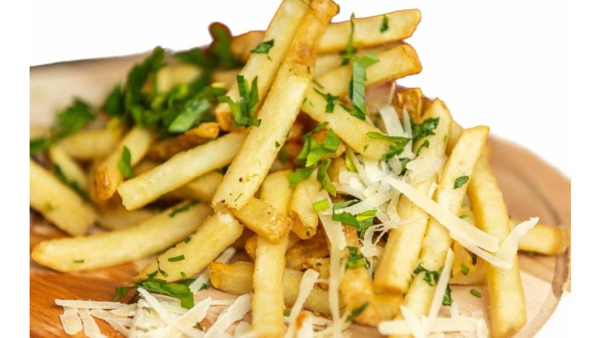 Patate Fritte Aromatizzate/Cartofi prajiti cu branza, usturoi, ierburi aromatice