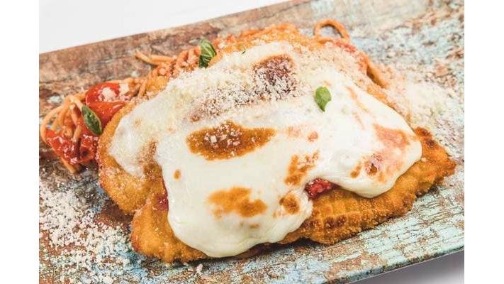 Petto di Pollo con Mozarella/Snitel de pui gratinat cu spaghete